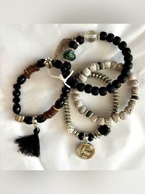 2/$12•3/$15•7/$25 NWOT 1 set Stacked Beaded Bracelet Set, 'I Love You' Charm